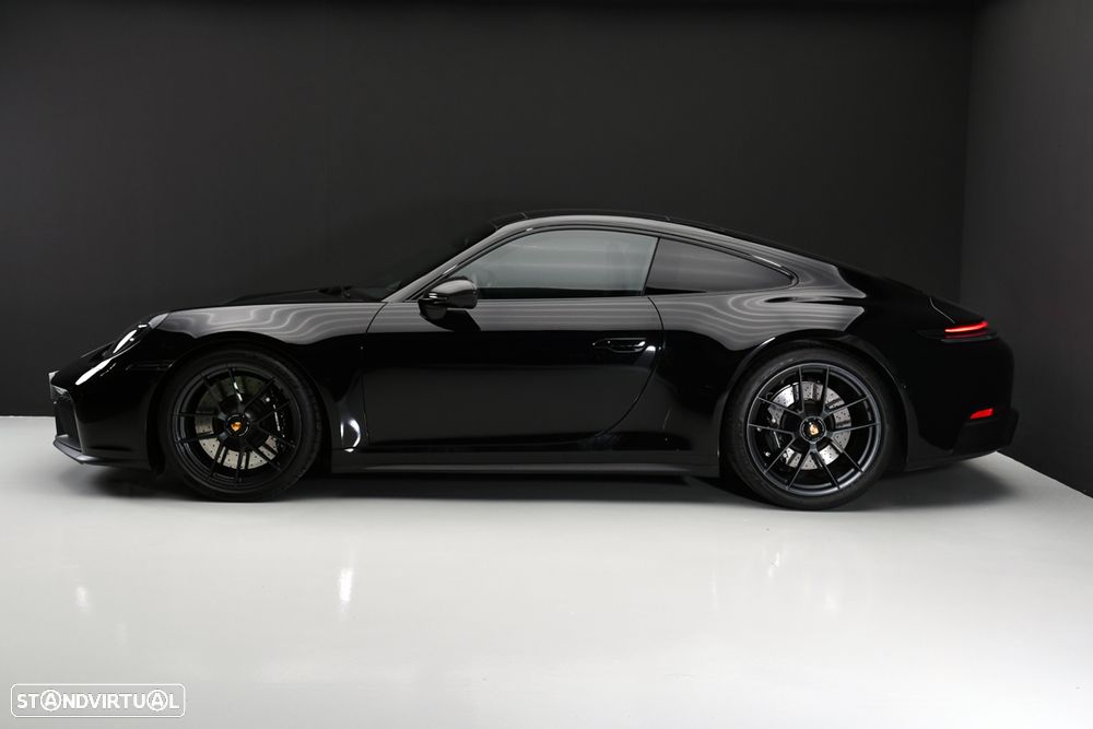 Porsche 911 (992) Carrera GTS - 3