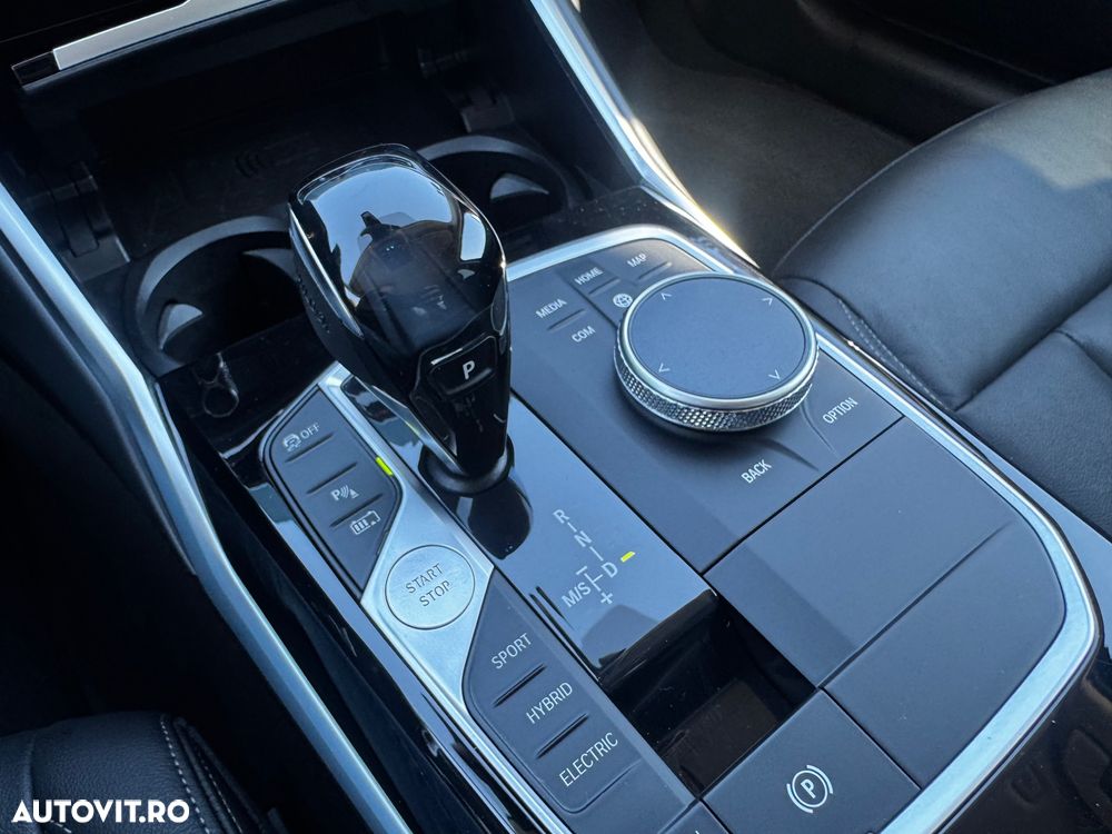 BMW Seria 3 330e Aut. Luxury Line - 31