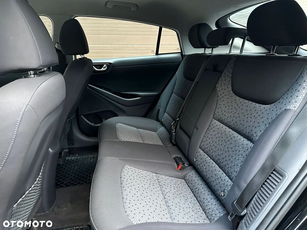 Toyota Prius 1.8 Hybrid Prestige - 17