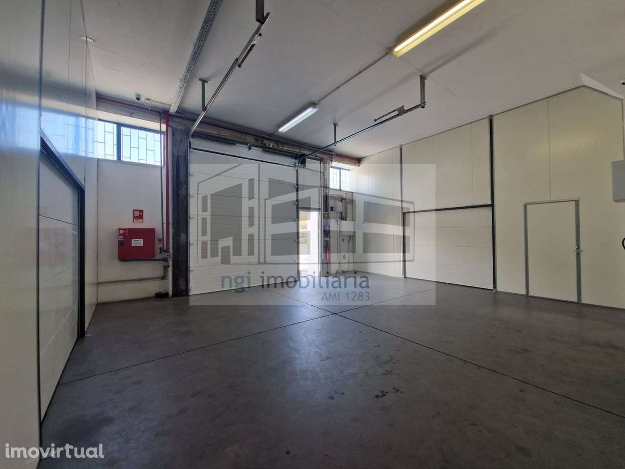 Armazém em Venda do Pinheiro - Grande imagem: 4/20