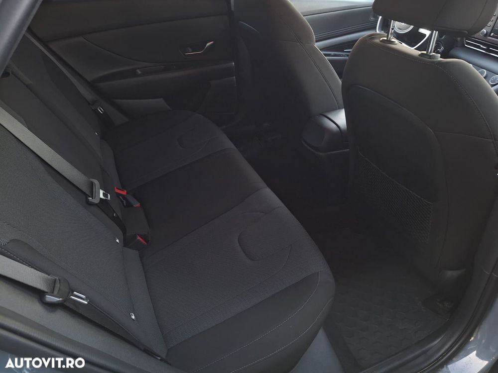 Hyundai Elantra - 12