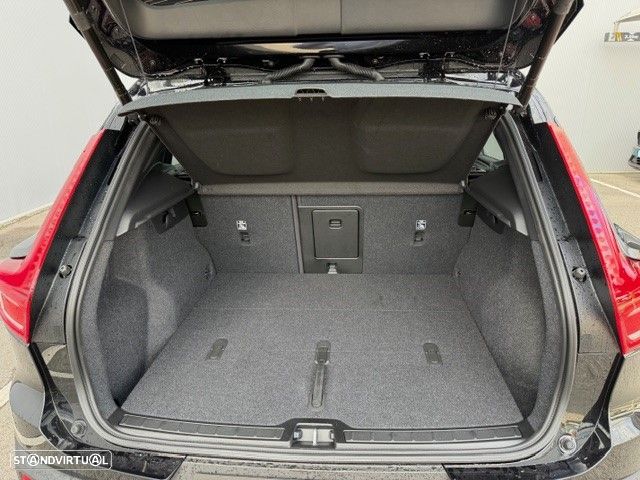 Volvo EX40 82 kWh Single Motor Extended Range Black Edition - 24