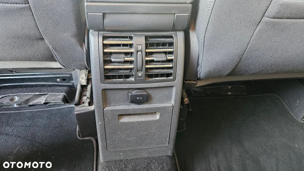 Volkswagen Touran 1.6 TDI DPF BlueMotion Technology Highline - 6