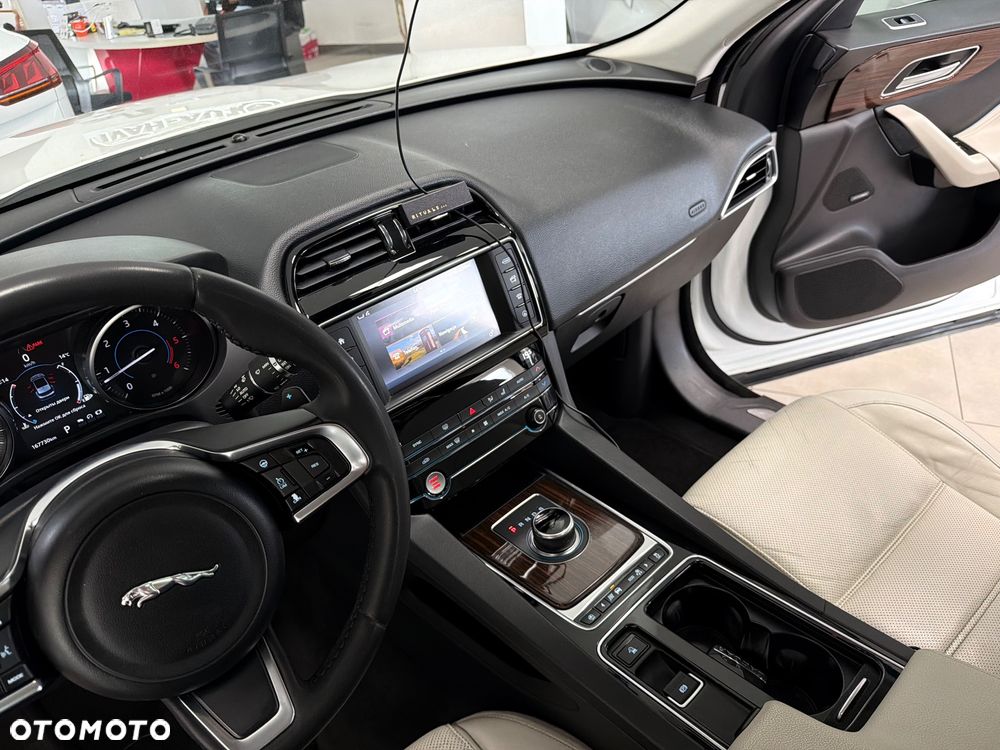 Jaguar F-Pace 2.0 i4D AWD Prestige - 29