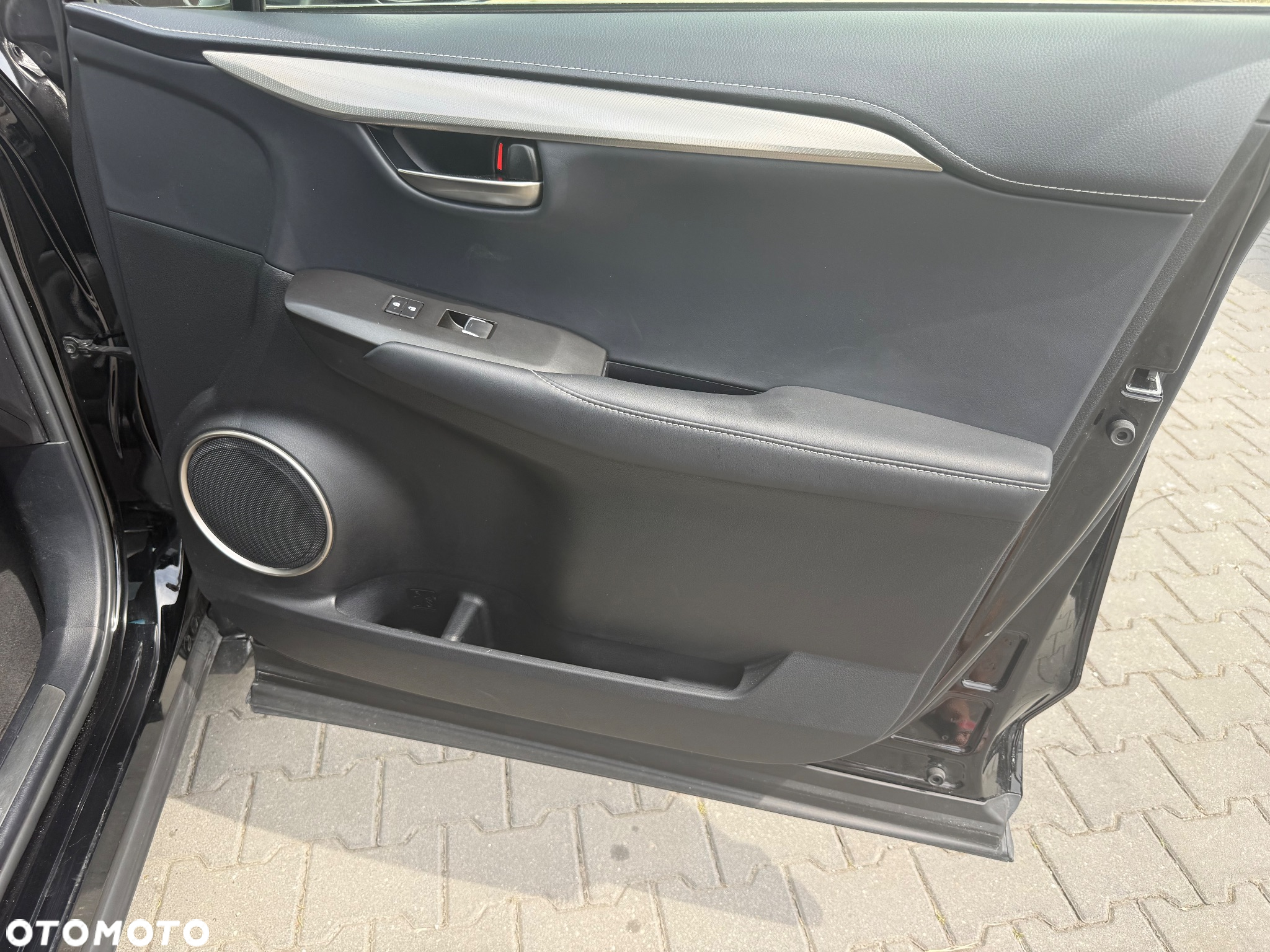 Lexus NX 300h Style Edition - 22