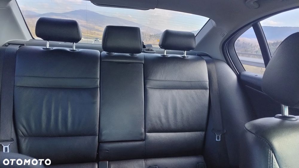 BMW Seria 3 325i - 17