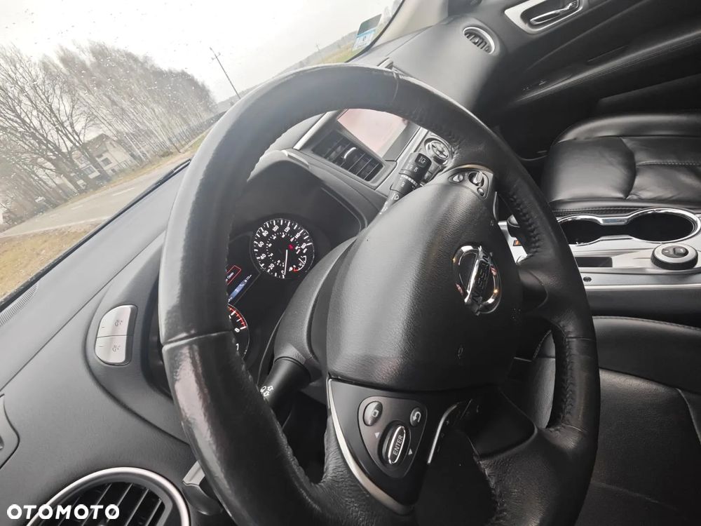 Nissan Pathfinder - 10