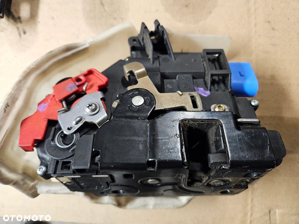 VW Touran I Golf 5 Jetta zamek drzwi lewy przod przedni - 3