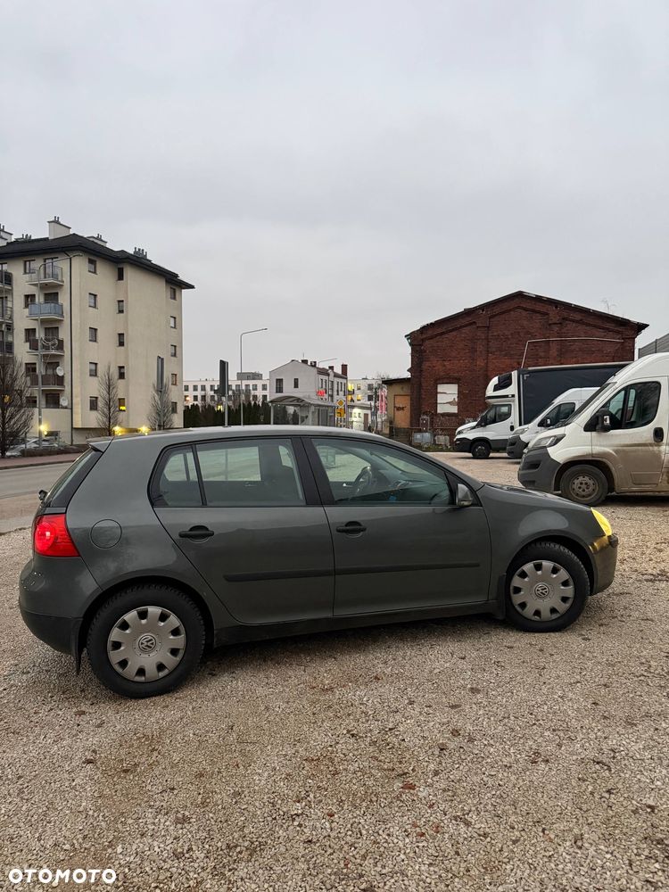 Volkswagen Golf 1.6 FSI Trendline - 5