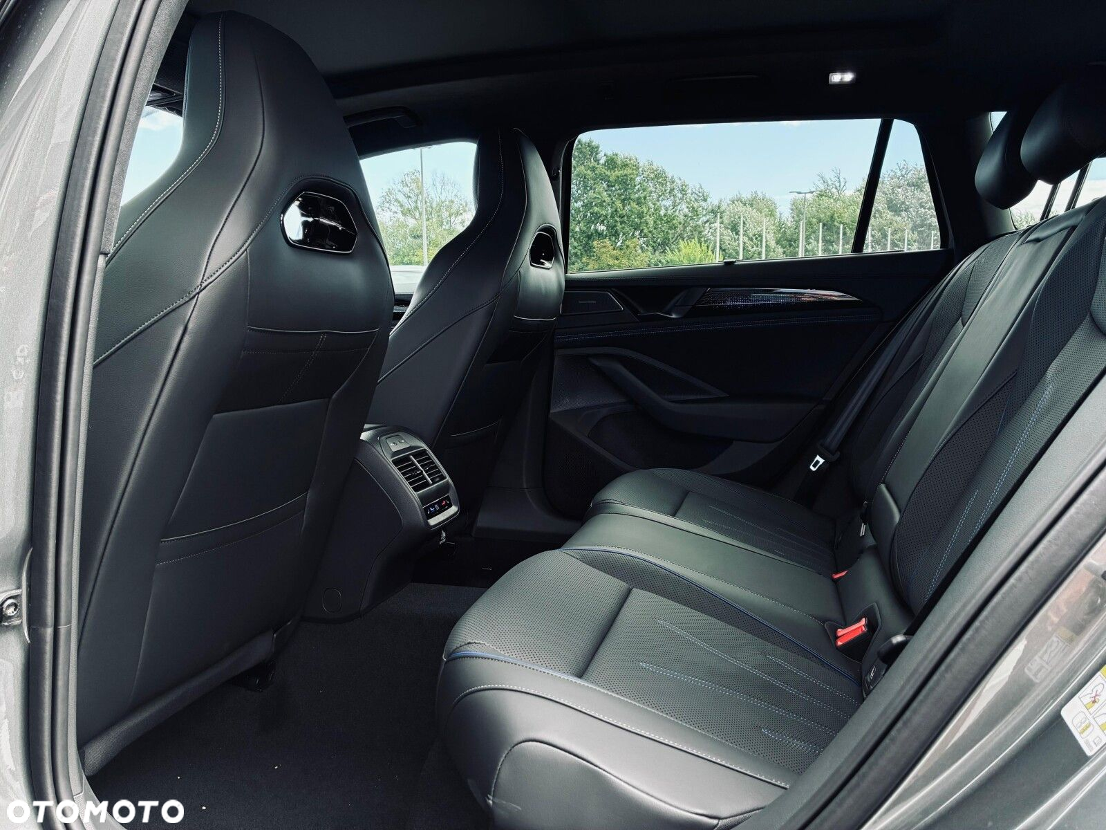 Volkswagen Passat - 33