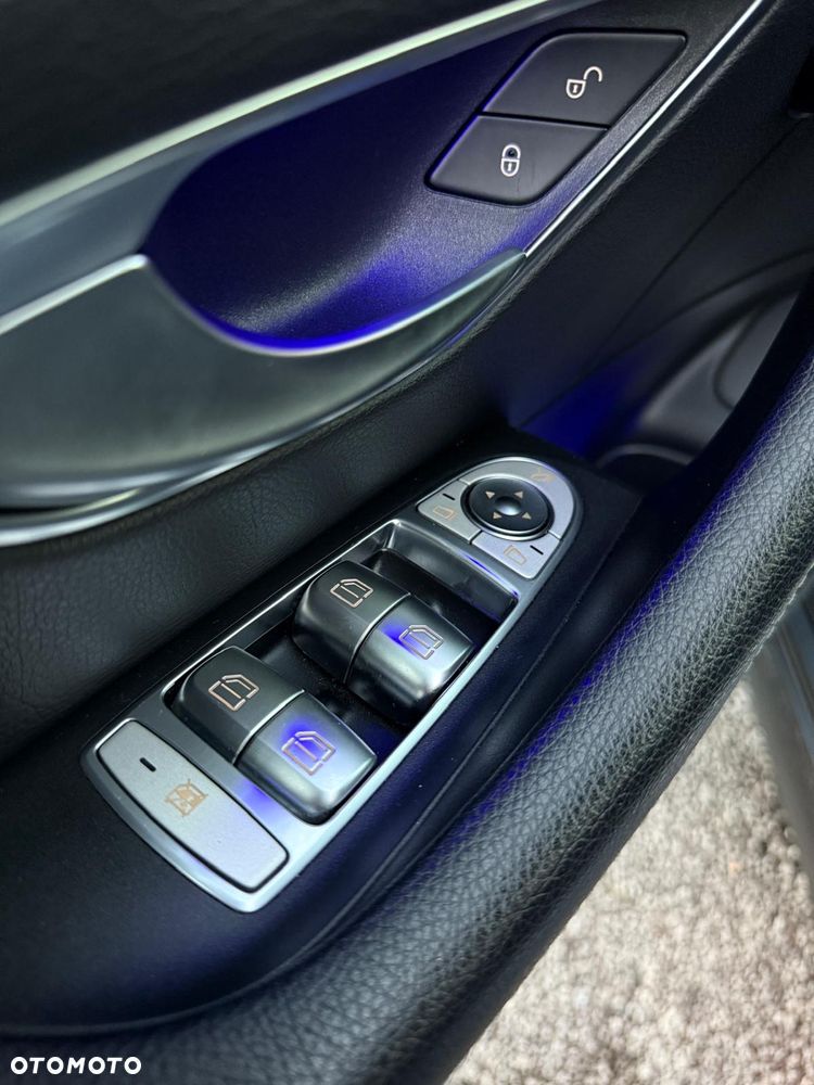 Mercedes-Benz Klasa E 220 d 4-Matic 9G-TRONIC - 11