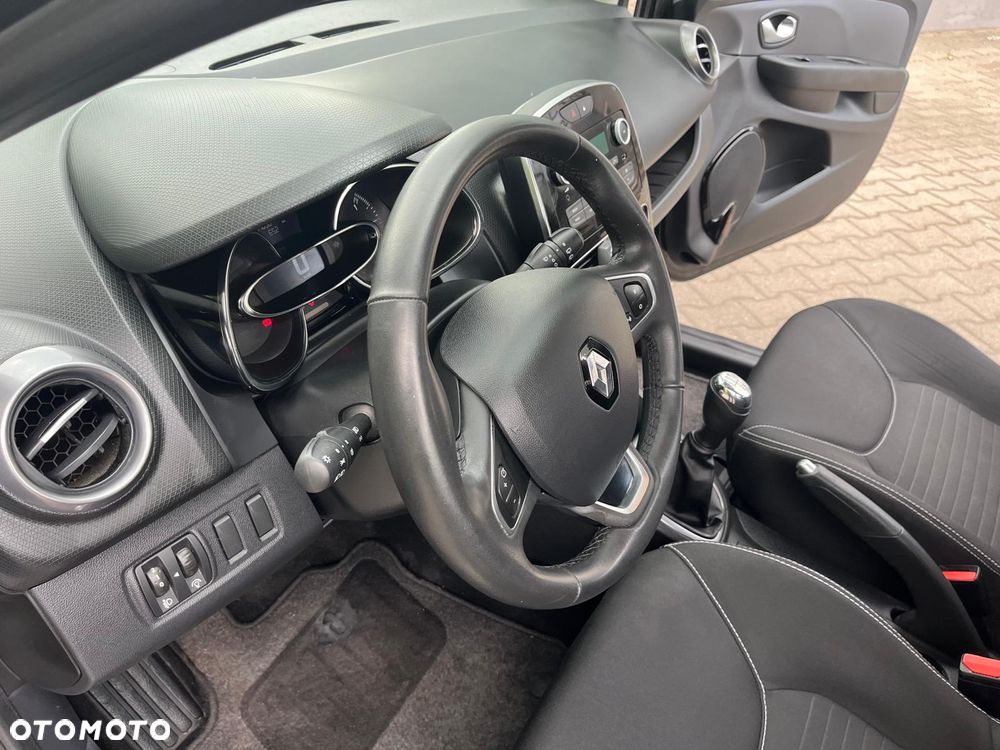 Renault Clio 1.2 16V 75 Collection - 10