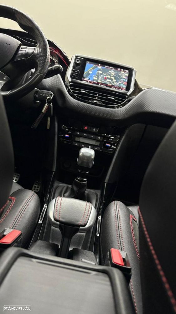 Peugeot 2008 1.2 PureTech GT Line - 23