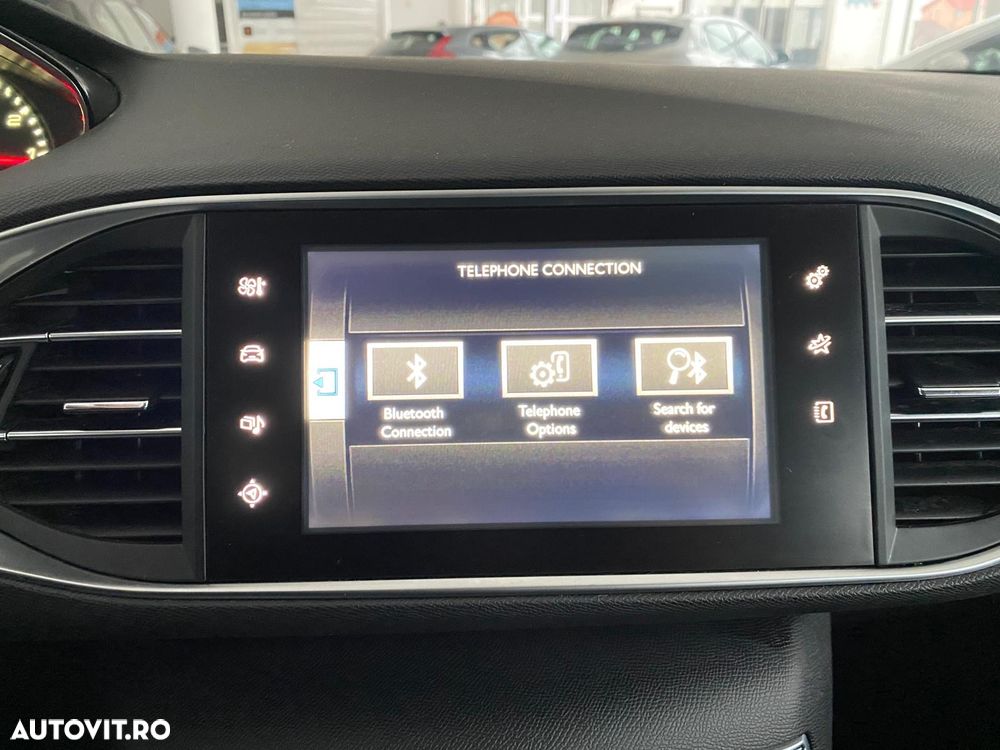 Peugeot 308 SW 1.2 L PureTech Turbo Allure - 14