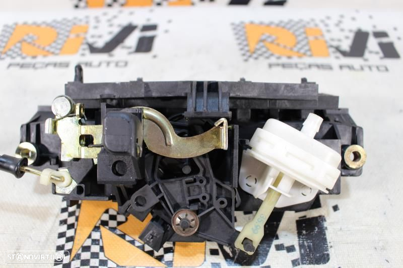 Puxador Da Tampa Da Mala Audi A3 (8L1)  8D9827565h / 8D9827565j / 4B08 - 6