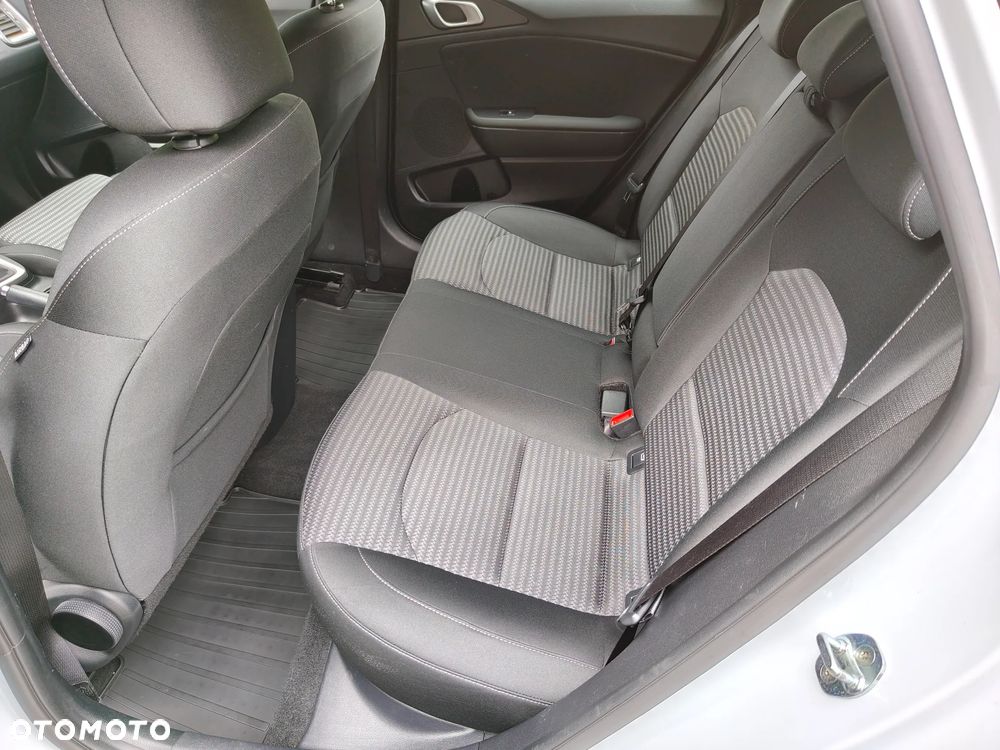 Kia Ceed 1.5 T-GDI Business Line - 18
