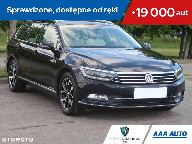 Volkswagen Passat - 1