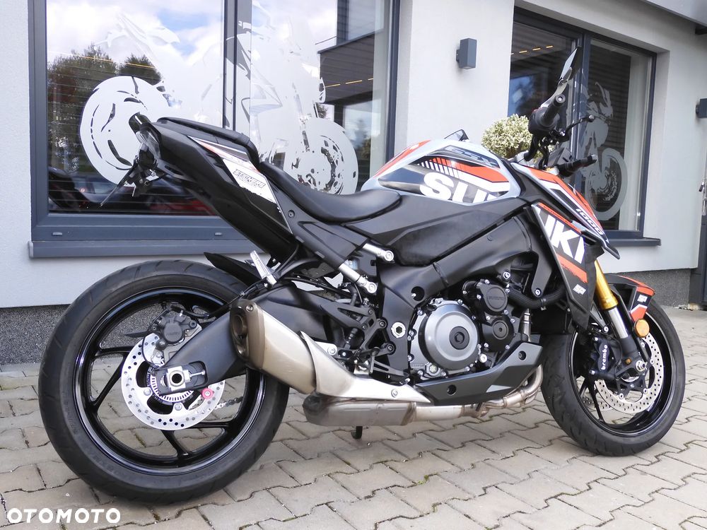 Suzuki GSX - 12