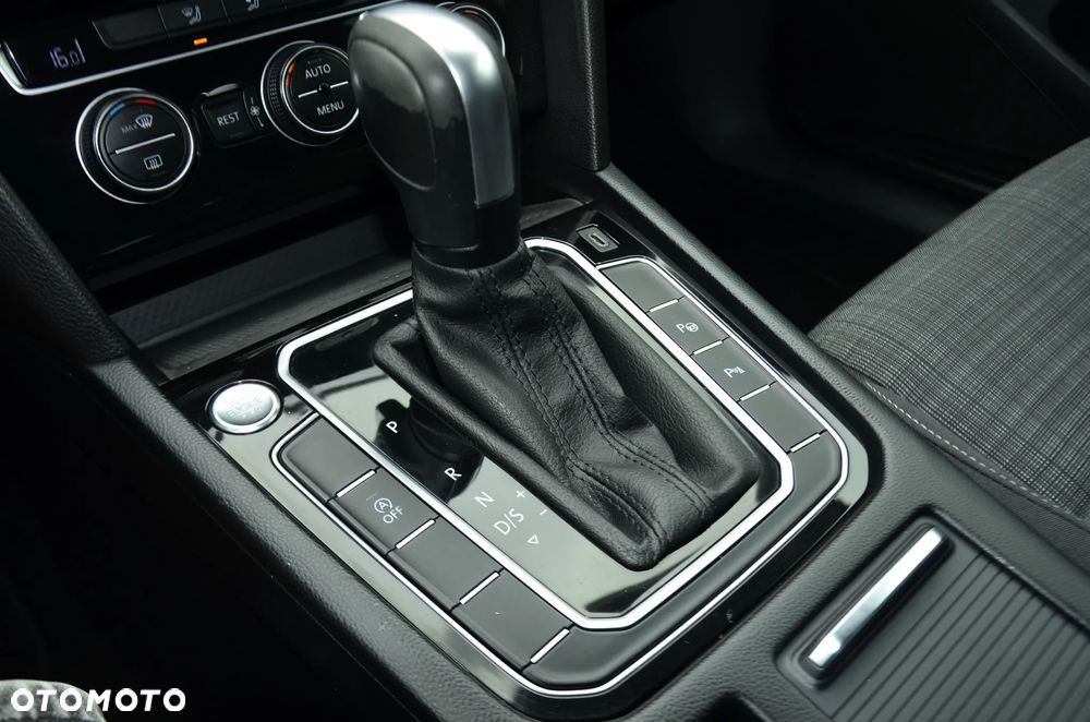 Volkswagen Passat - 27