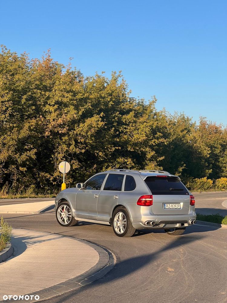 Porsche Cayenne - 8