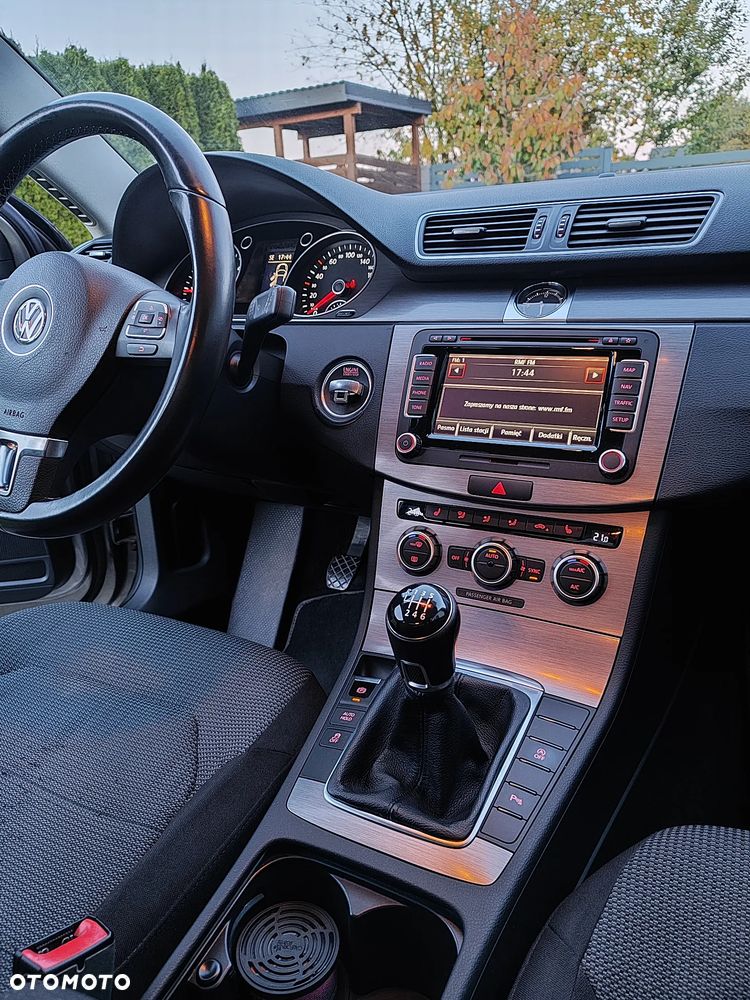 Volkswagen Passat - 31