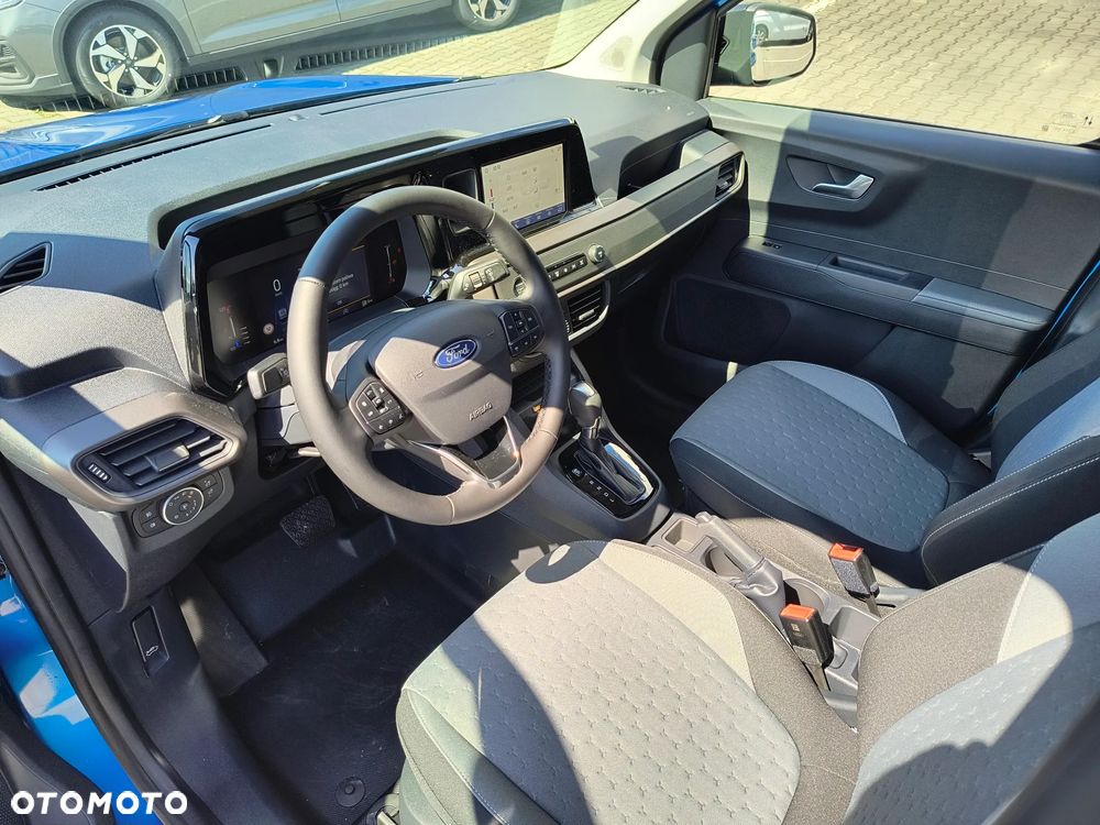 Ford Transit Courier - 11