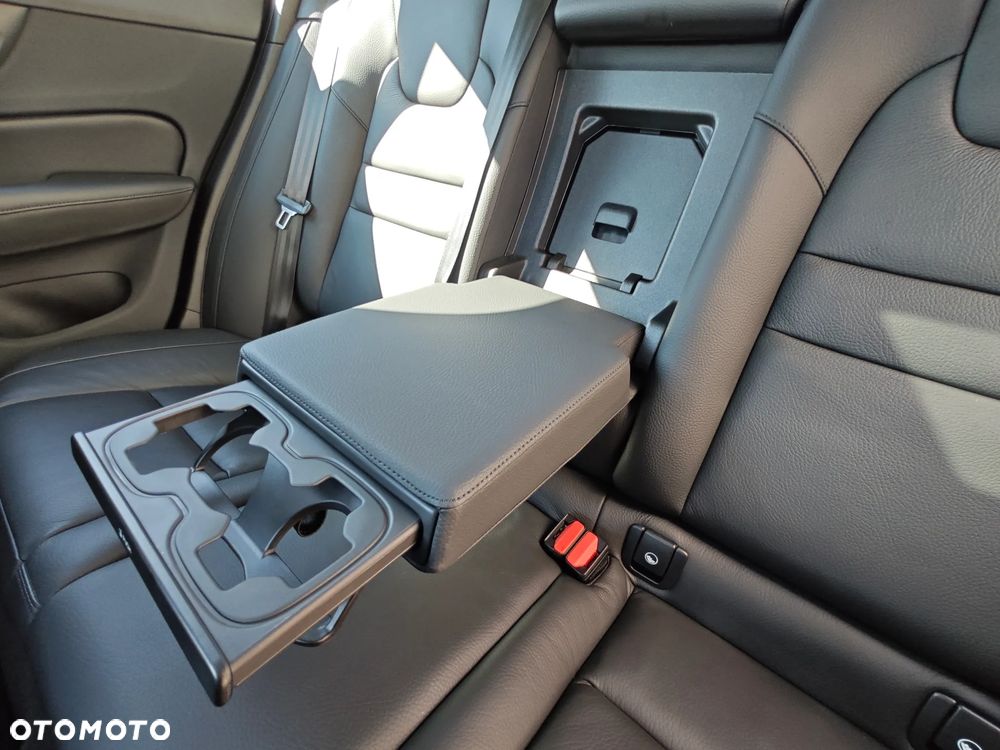 Volvo S60 T8 Recharge AWD Plus Dark - 36