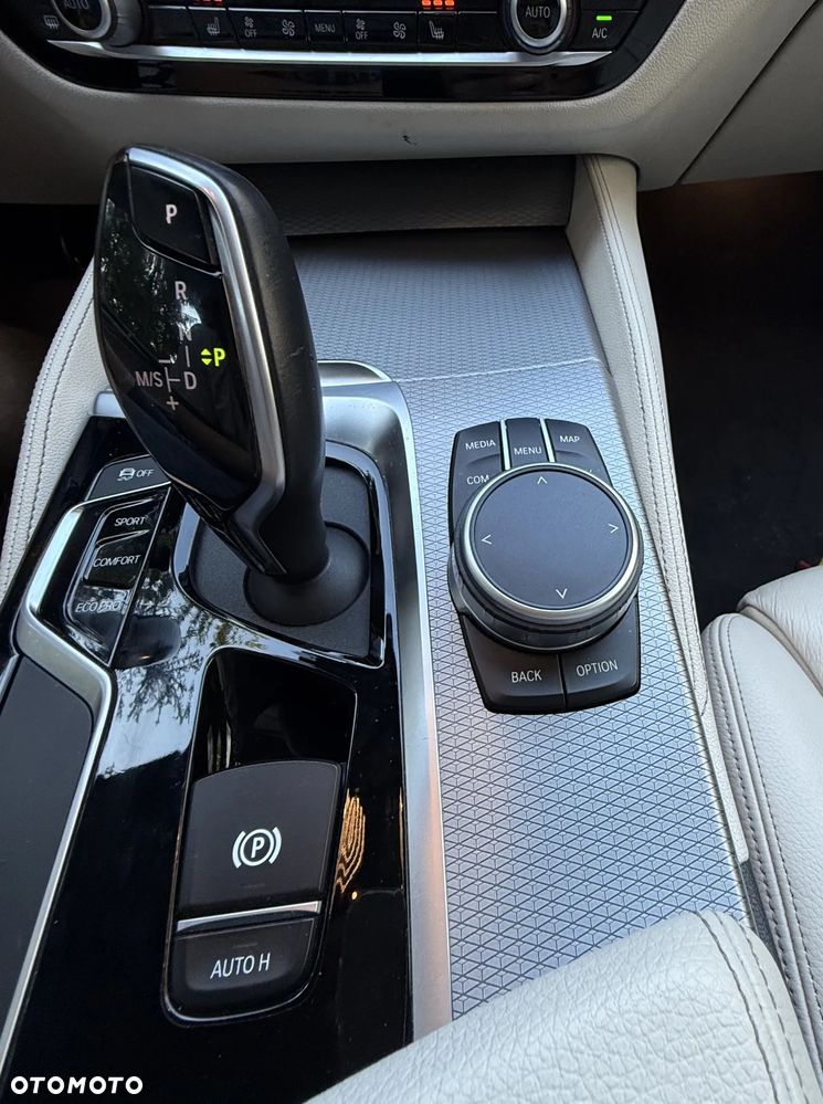 BMW Seria 5 530i xDrive M Sport sport - 28