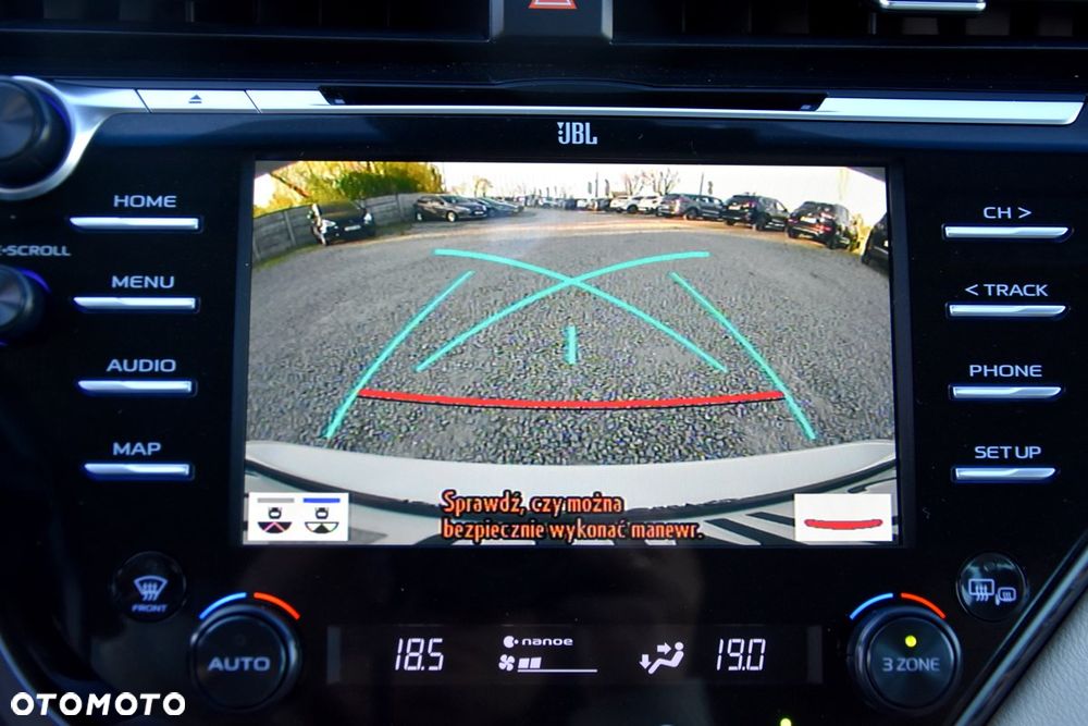 Toyota Camry 2.5 Hybrid Executive CVT - 32