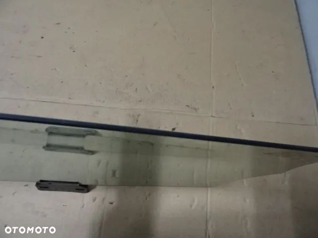 SZYBA DRZWI PRAWY TYŁ AUDI A4 B6 KOMBI NR1598 - 4