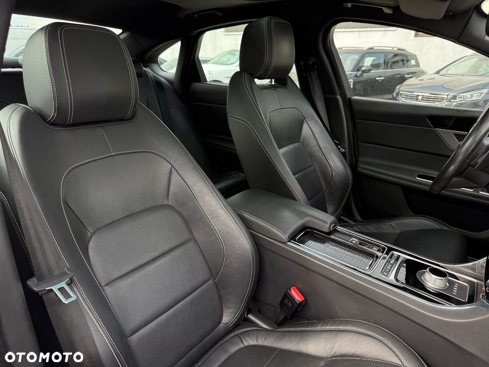 Jaguar XF 30d R-Sport - 13