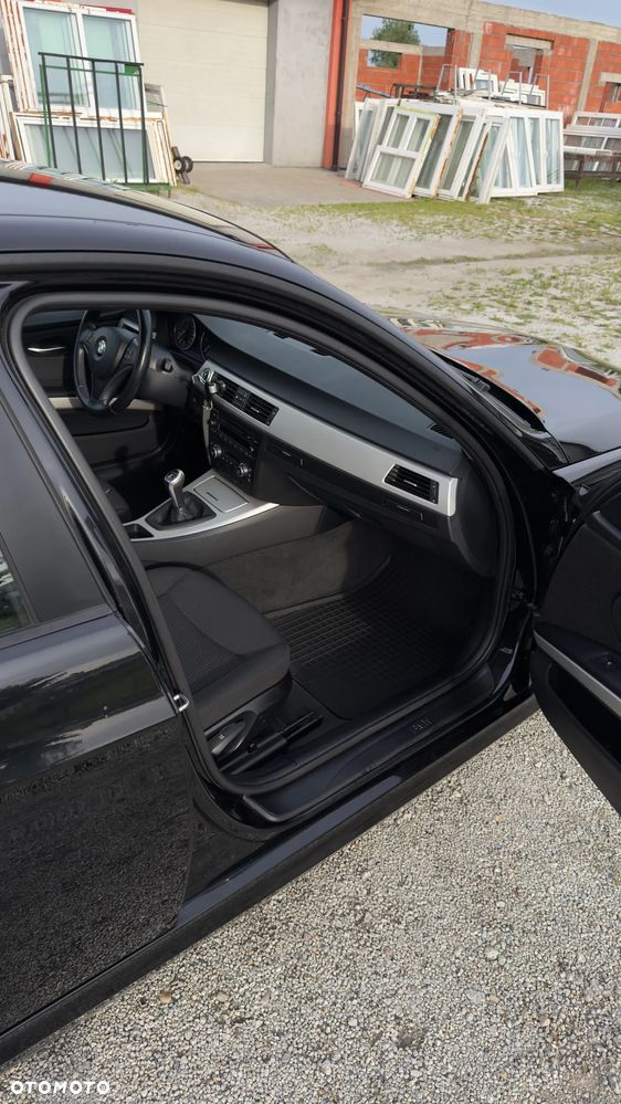 BMW Seria 3 318d - 11
