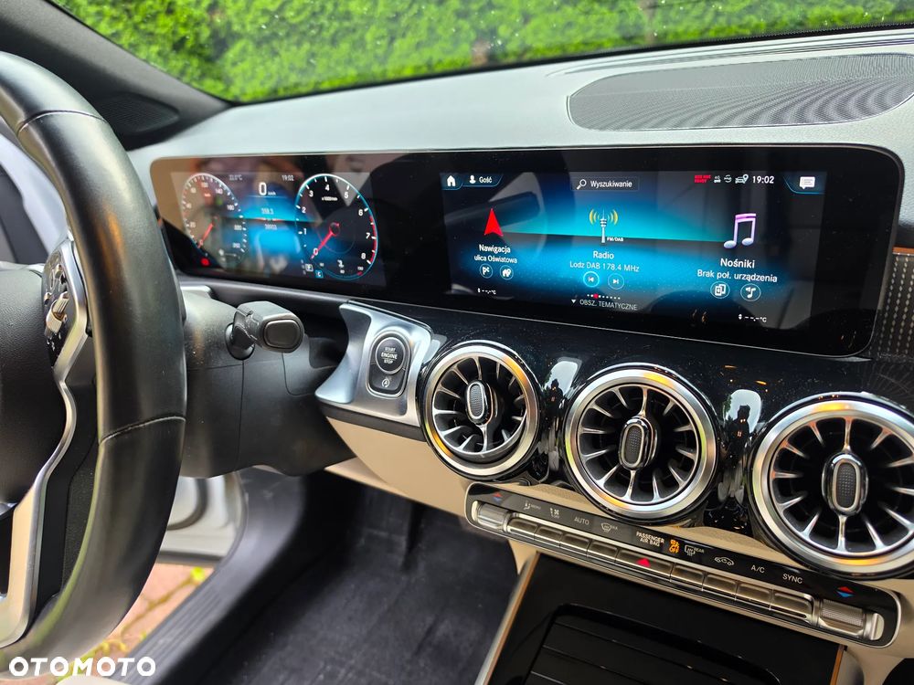 Mercedes-Benz GLB 200 Progressive 7G-DCT - 14
