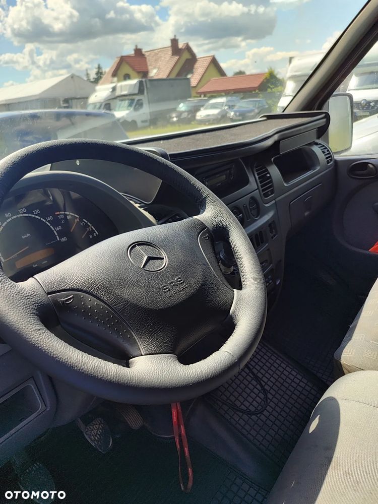 Mercedes-Benz Sprinter 904 - 11