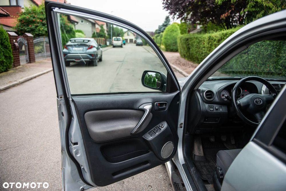 Toyota RAV4 1.8 VVT-i 4x2 - 17