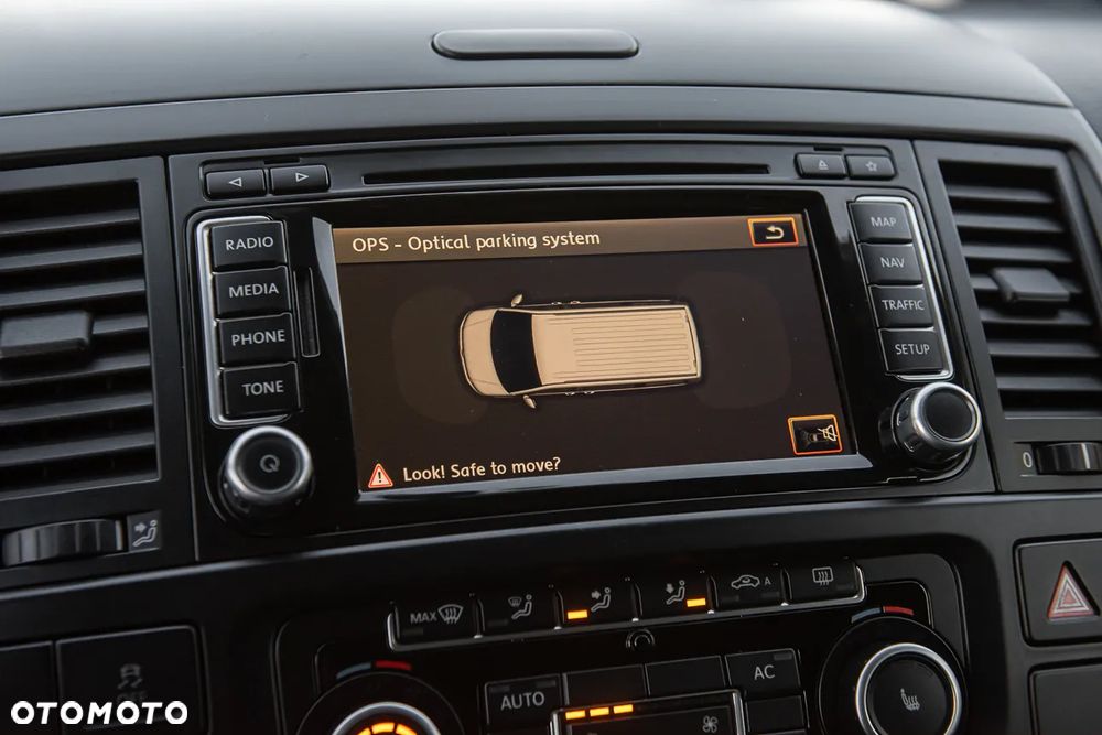 Volkswagen Multivan - 17