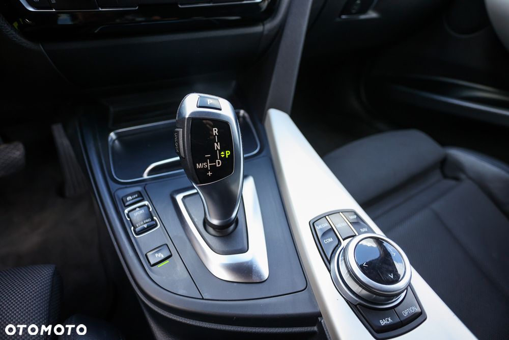 BMW Seria 3 318d Edition Luxury Line Purity - 30