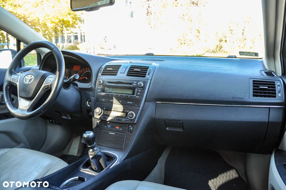 Toyota Avensis 2.2 D-CAT Premium - 10