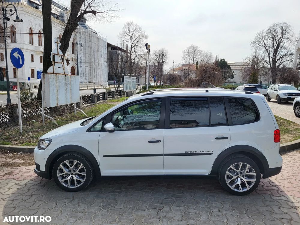 Volkswagen Touran Cross 2.0 TDI DSG - 1