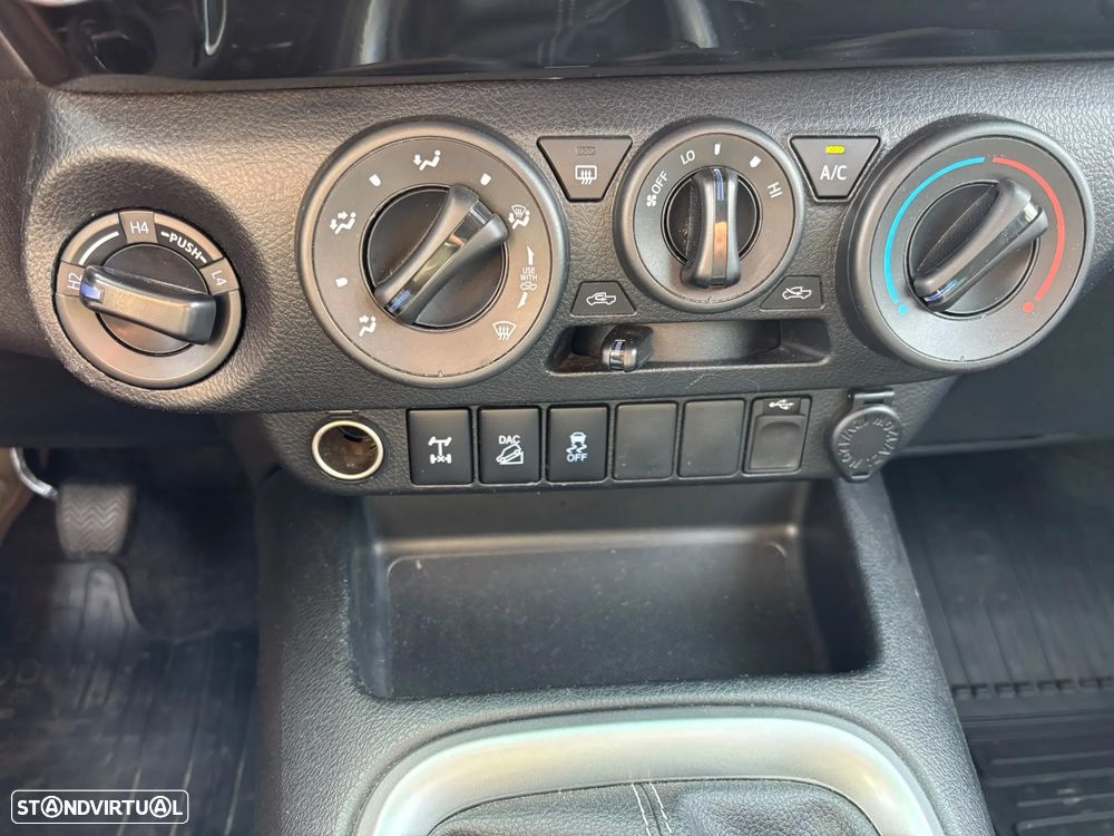 Toyota 2.4 D-4D 4WD 150cv - JLL - AC - CÂMERA - 4 LUGARES !!!! - 37
