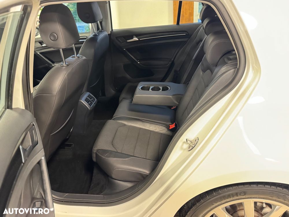 Volkswagen Golf 2.0 TDI DPF BlueMotion Technology Style - 23