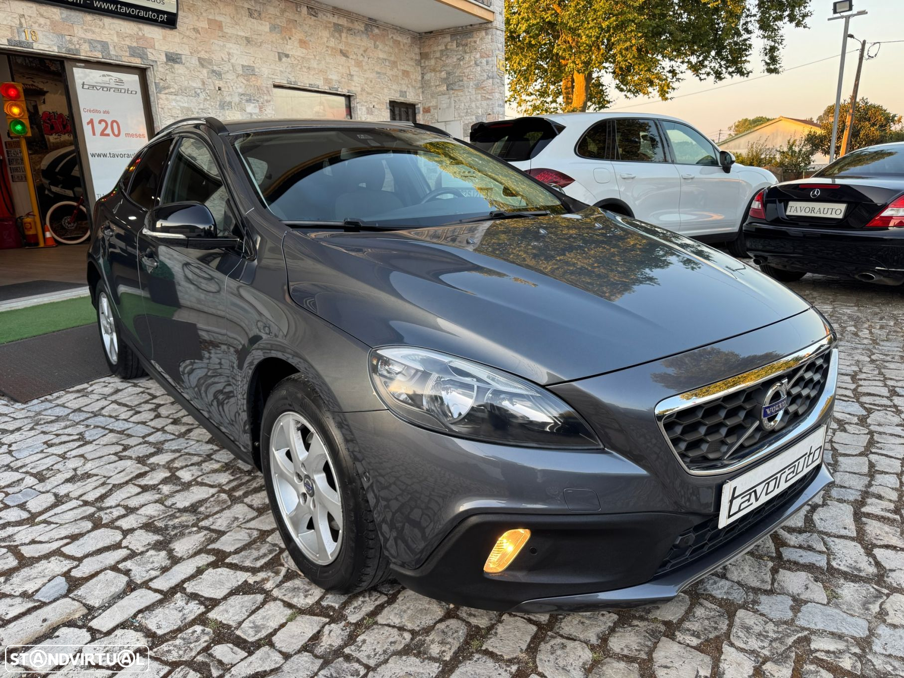 Volvo V40 Cross Country 1.6 D2 Momentum - 2