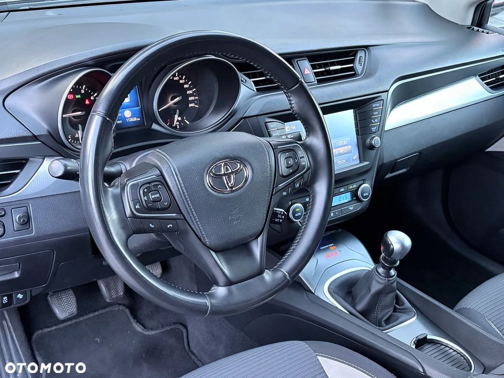 Toyota Avensis 1.8 Premium - 26