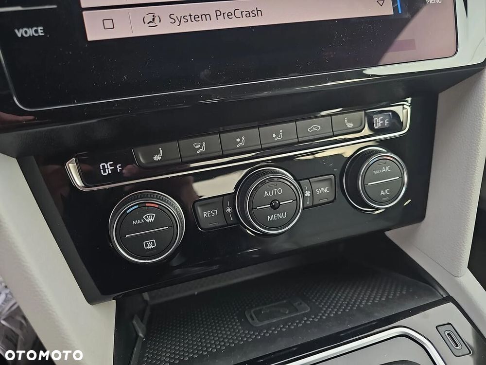Volkswagen Passat - 25