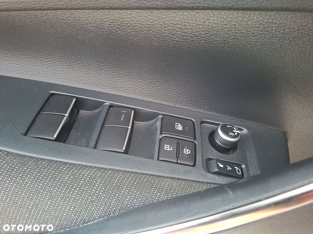 Toyota Corolla 1.8 Hybrid Comfort - 23