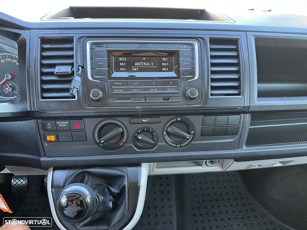 VW Transporter 2.0 TDi - 21