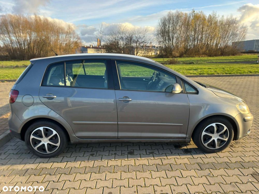 Volkswagen Golf - 22