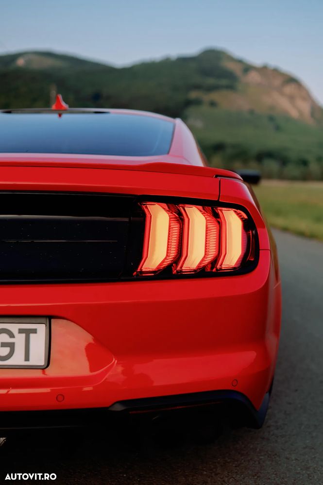 Ford Mustang 5.0 V8 GT - 12