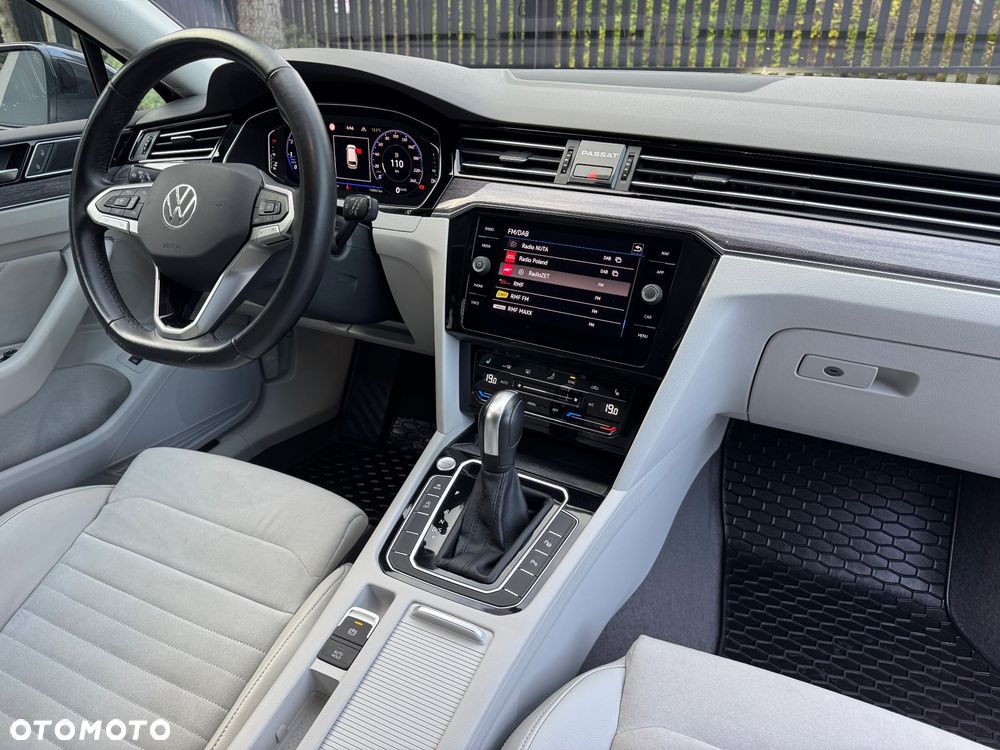 Volkswagen Passat 2.0 TSI Elegance DSG - 24