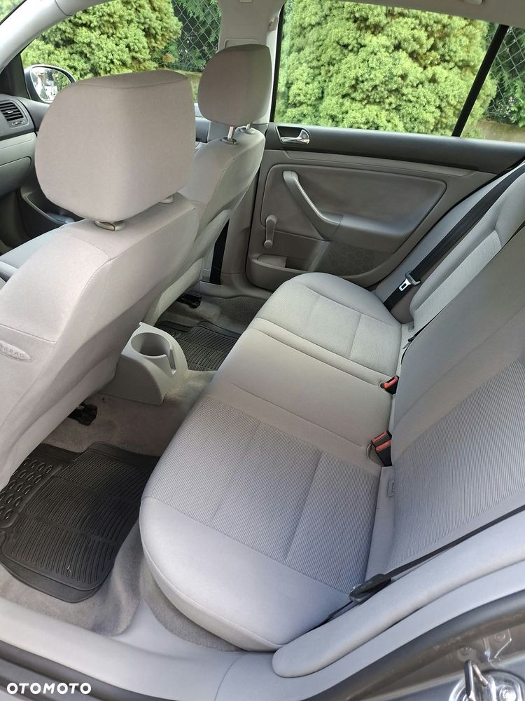 Volkswagen Golf 1.6 Comfortline - 11
